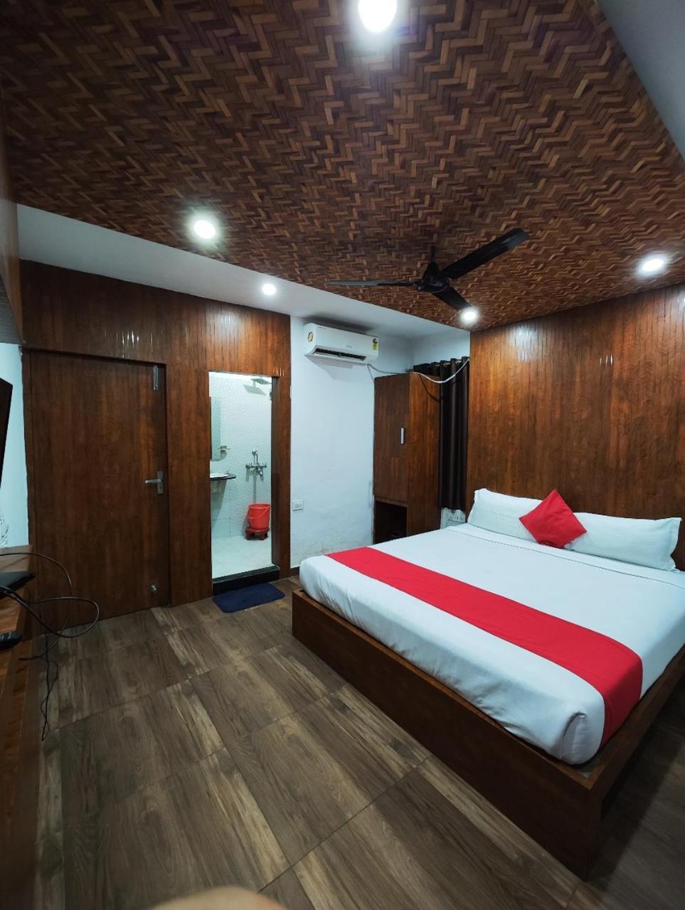 Hotel Rudraksha Inn Диогар Екстериор снимка