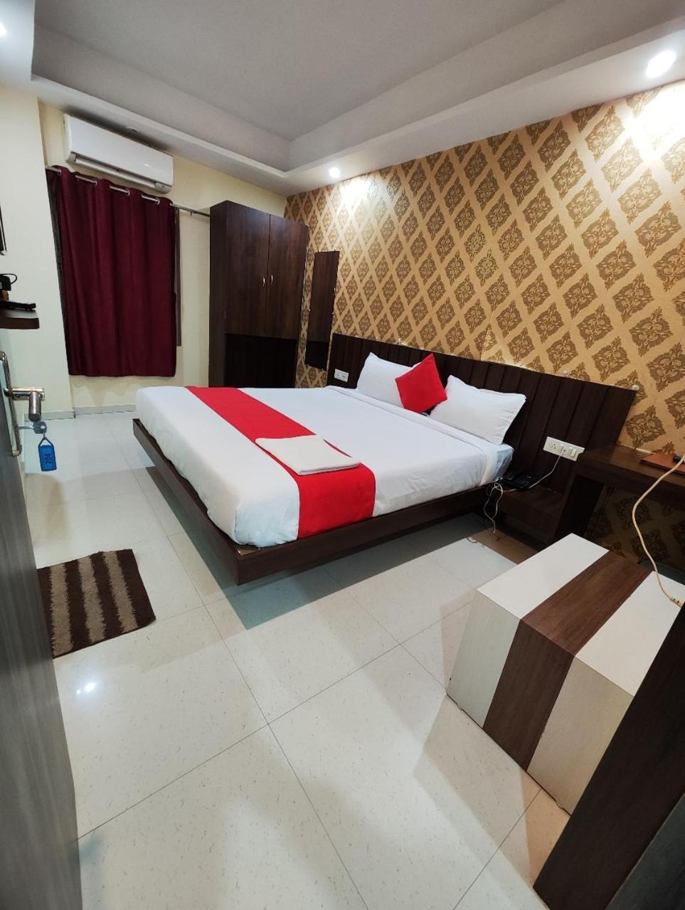 Hotel Rudraksha Inn Диогар Екстериор снимка